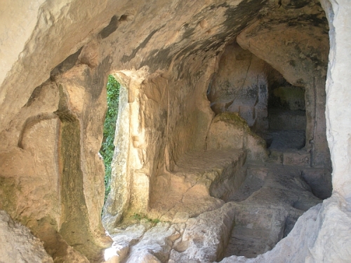 Foto 12 - Interior de una cueva de Santorkaria